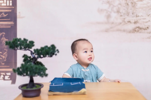 象山怀孕肚子中间凹两边凸