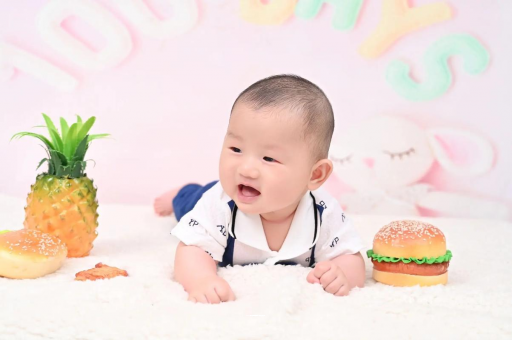 象山宝宝在妈妈肚子里